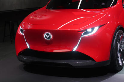 デザインスタディ「ビジョン・クロスコンパクト」が表現する未来のマツダが新しい