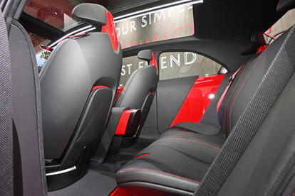 デザインスタディ「ビジョン・クロスコンパクト」が表現する未来のマツダが新しい