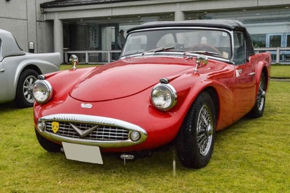 英国製V8エンジン搭載のオープン2シータースポーツ!ディムラー「SP250」とともに30年