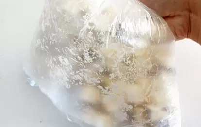 『サイコロおさつ』を作る写真(撮影:エニママ)