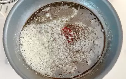 『サイコロおさつ』を作る写真(撮影:エニママ)