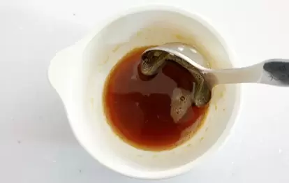 『サイコロおさつ』を作る写真(撮影:エニママ)