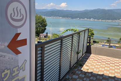 諏訪湖SAの「ハイウェイ温泉諏訪湖」