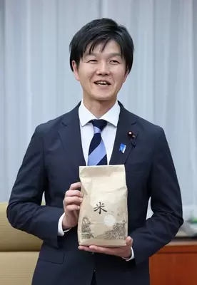 農水官僚出身の鈴木憲和農相は1982年生まれの43歳、衆院当選5回