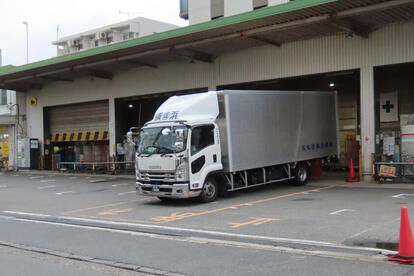 社会問題化している「トラックの路駐」