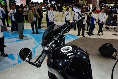 クラシカルな雰囲気を醸し出しつつ機能性にもこだわったバーエンドミラー