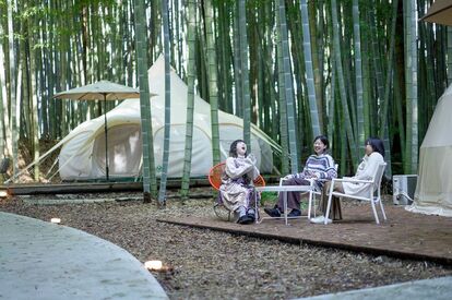 静かな竹林に囲まれて特別な思い出を