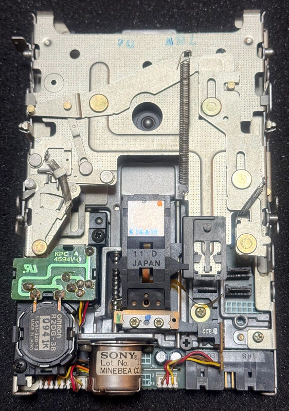Macintosh Plusを分解・解説。Mac普及の立役者となった名機を構成する