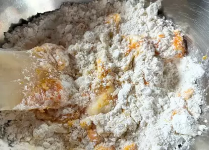 豆腐に他の材料を混ぜる画像(撮影:エニママ)
