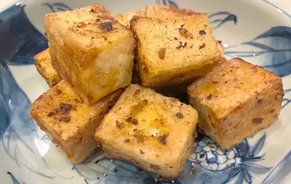 完成した『厚揚げのガリバタ焼き』の画像(撮影:エニママ)