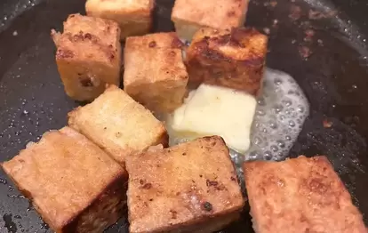 調味料とバターを加えた画像(撮影:エニママ)