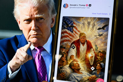 キリストになったトランプ。神をも恐れぬ行為、ではない(写真:AFP=時事)