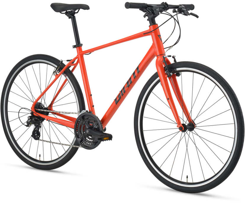 GIANTの定番クロスバイク「エスケープR3」がモデルチェンジ。洗練され