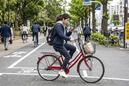 車道を走る自転車が増えたいまこそドライバーが知るべきこととは