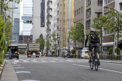 車道を走る自転車が増えたいまこそドライバーが知るべきこととは