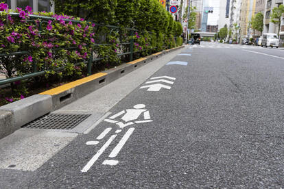車道を走る自転車が増えたいまこそドライバーが知るべきこととは