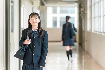 高校無償化の拡大により、庶民家庭も私立を選択する動きが広がってきているが、進学後の格差は今なお存在するようだ