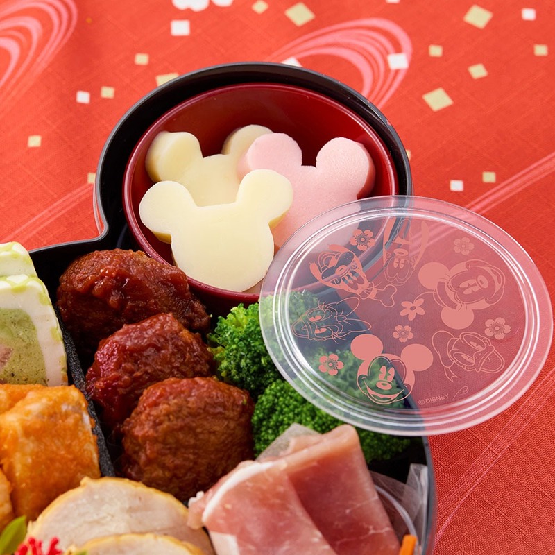 朱赤色のミッキーシェイプ重箱！ベルメゾン ディズニー 2027年お正月