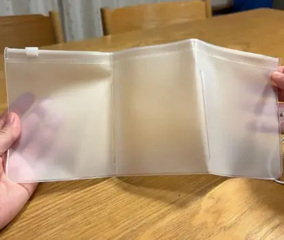 ポーチを広げている様子(撮影:grapeライフハック編集部)