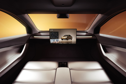 テスラのロボタクシー専用車「Cybercab」が日本初公開