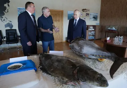 8月13日、プーチン露大統領は択捉島を初訪問した(写真:EPA=時事)