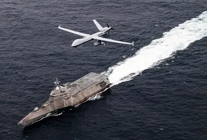 太平洋上を飛行する大型無人機「MQ-9シーガーディアン」。海保は北九州空港を拠点に5機を運用中で、海自も鹿屋航空基地で2機の運用に向け準備中