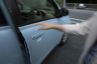 「ガラガラなのに遠くに駐車」「1時間かけても目当てのガソスタへ」クルマ好きと一般人の一生埋まらない溝10選