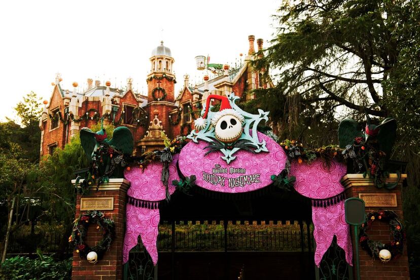 東京ディズニーランド　ナイトメアー・ビフォア・クリスマス ナイトメアー・ビフォア・クリスマス』の世界に一変！ 東京