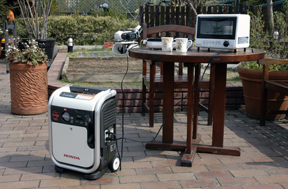 災害の多いいま「小型発電機」に注目が集まる! 燃料に騒音など「アウトドア」でも使うなら「正解の選び方」とは?