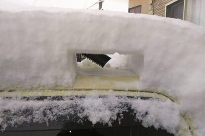 車に積もった雪