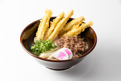 人気No.1メニュー「肉ごぼ天うどん」(700円)