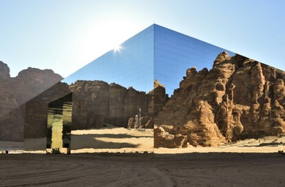 蜃気楼のような砂漠の中のコンサートホールがすごい！