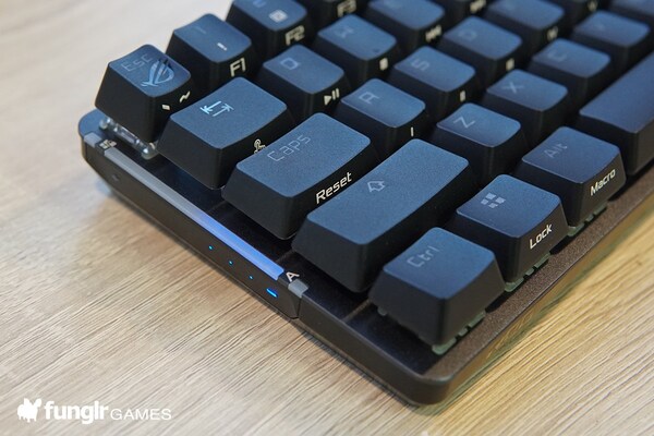 ROG Falchion 多用途のタッチパネル