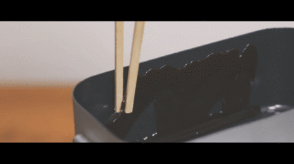 この通り、箸でベリッと取れてしまう!