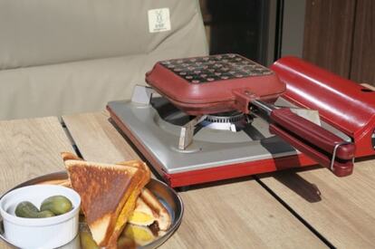 杉山金属の「スマイルキッカーDX」とホットサンド