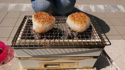 奥能登天然珪藻土切り出し七輪で焼きおにぎり