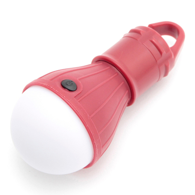 「LEDライト バルブ（レッド）」価格：319円／明るさは三段階に切り替え可能。