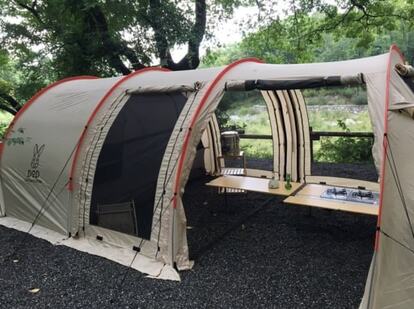 カマボコテントのパネルを開けて使用