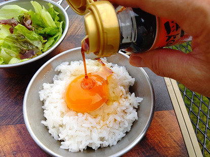 卵かけごはんにかけると、さわやかな酸味とほんのりした甘い香りが広がる