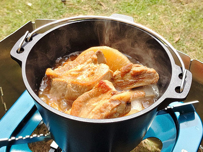 長時間煮ることで肉の下茹でやスジ切りなどの下処理をしなくても十分柔らかい!