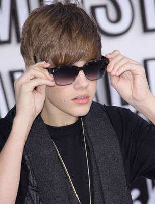 ジャスティン ビーバー17歳 ハリウッド一のリッチな10代に ニコニコニュース