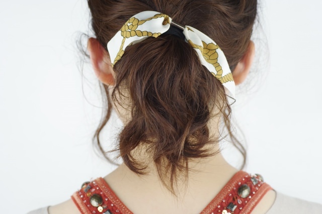 ずっと結んでいて癖がついてしまった髪を簡単に直す方法は ニコニコニュース