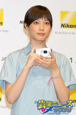 本田翼 愛犬とcm初共演 初めて抱いたときに ガブッ と噛まれた ロスで本田が撮った写真公開 ニコニコニュース 本田翼 愛犬とcm初共演 初めて抱いたときに ガブッ と噛まれた ロスで本田が撮った写真公開 ニコニコニュース