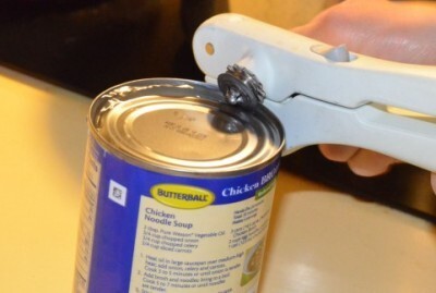 缶切りなしで 缶詰 を開ける方法 コンクリートにこする ニコニコニュース