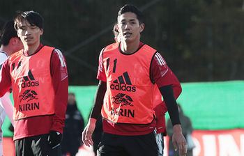 悔しい結果に 日本代表落選の神戸fw武藤嘉紀にmf山口蛍がツッコミ 一人季節間違えてるね ニコニコニュース