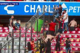 白熱 メキシコのサッカースタジアムで観客同士の乱闘騒ぎが勃発し試合中止に ニコニコニュース 白熱 メキシコのサッカースタジアムで観客同士の乱闘騒ぎが勃発し試合中止に ニコニコニュース