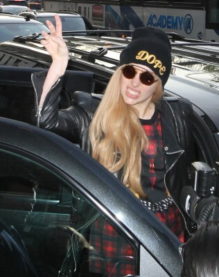 レディー ガガ ユーロビジョン優勝のヒゲ美人歌手と一緒にツアー ニコニコニュース