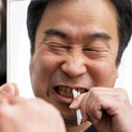 ホワイトニングを歯に擦り付けるのはNG　実は体を害する危ない健康習慣
