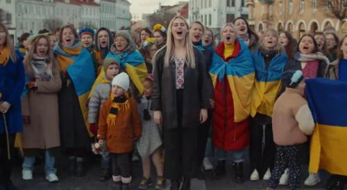 美しい歌だ 涙を誘う リトアニアでウクライナ民謡を300人が歌う動画に心揺さぶられる人多数 ニコニコニュース