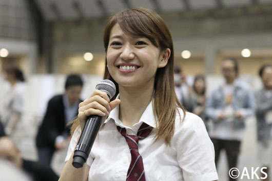 Akb48大島優子 満面の笑み 最後の握手会に約3000人からコール止まず ニコニコニュース Akb48大島優子 満面の笑み 最後の握手会に約3000人からコール止まず ニコニコニュース